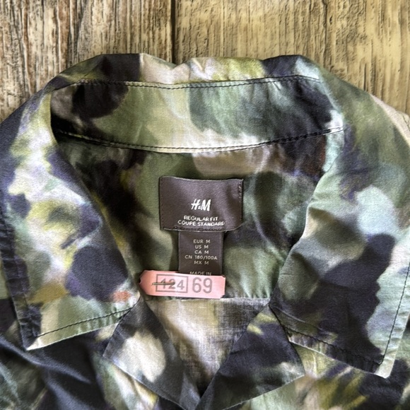 H&M REGULAR FIT COUPE STANDARD MEN SHIRTS, SIZE SMALL M - Picture 4 of 11